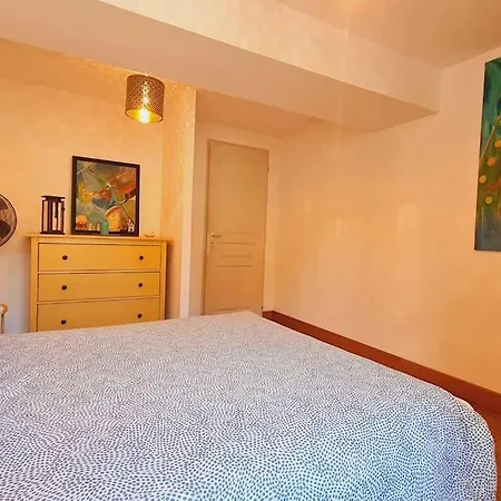 Apartment Cool Burgundy