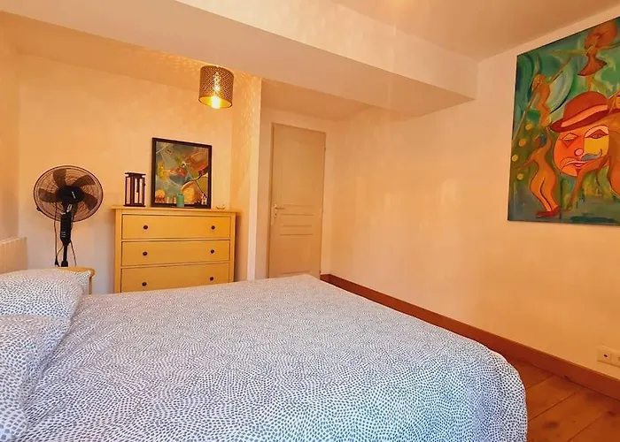 Apartment Cool Burgundy