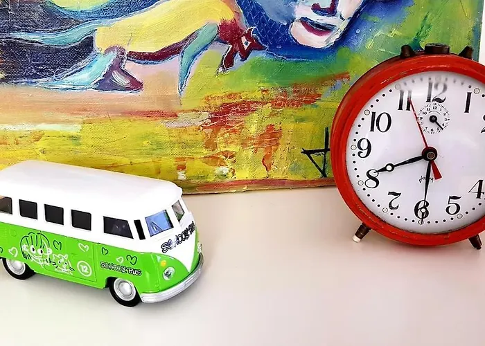 Apartment Cool Burgundy