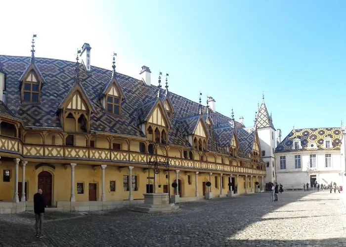 Cool Burgundy Apartmán